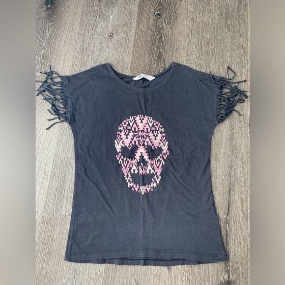 H&M Other - H & M Gray Print Skull T-Shirt Size 10-12 yrs 
3 for $15 with 💕